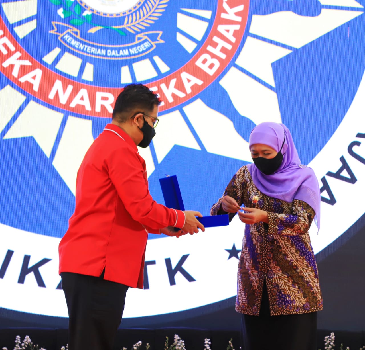 Lencana Kehormatan Asthabrata dari Ketua Umum Dewan Pimpinan Nasional Ikatan Keluarga Alumni Pendidikan Tinggi Kepamongprajaan (IKAPTK)